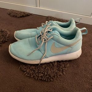 Women’s Nike Roshe Shoes
